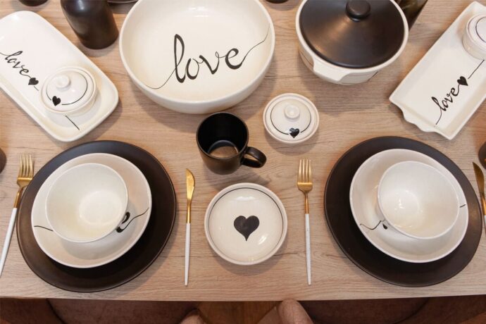 ⁦طقم المائدة 42 قطعة Love الفخار الأبيض⁩ - الصورة ⁦3⁩